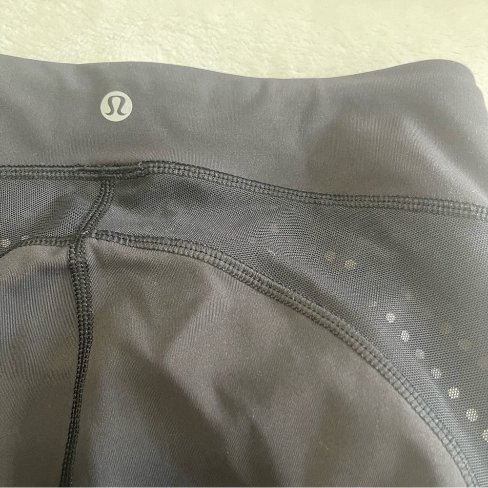 Lululemon Black Cropped Capri Leggings Reflective Dots Stop At Nothing Flaw